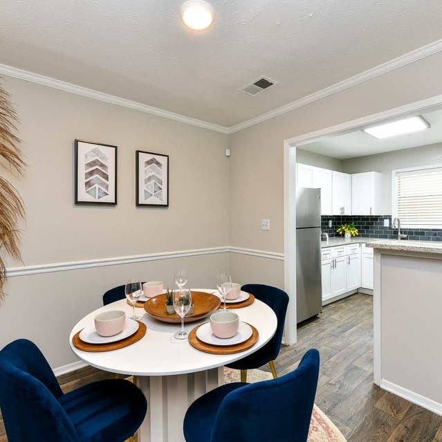 The Preserve at Dunwoody - Dining Room and Kitchen
