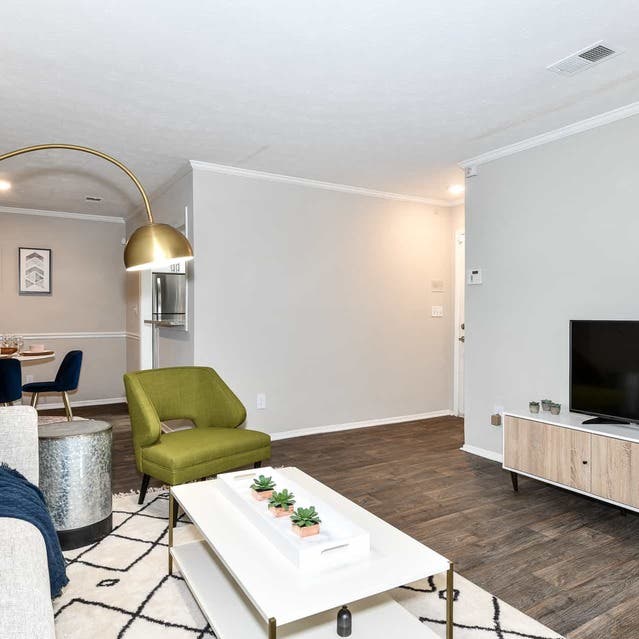 The Preserve at Dunwoody - Living Room With Lamp and Flat Screen TV
