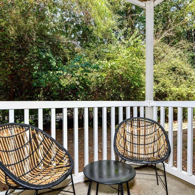 The Preserve at Dunwoody - Patio Seats