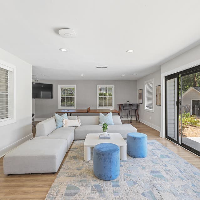 The Preserve at Dunwoody - Clubhouse Living Room With L-Shaped Sofa