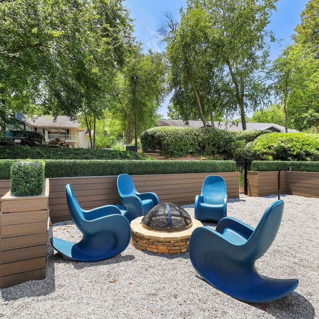 The Preserve at Dunwoody - Curved Rocking Seats